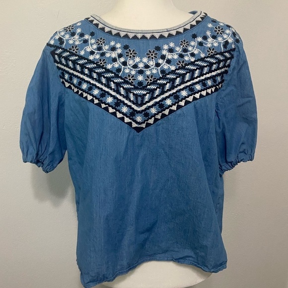 Velzera women's M boxy puff sleeve embroidered peasant top with keyhole back EUC - Picture 1 of 9